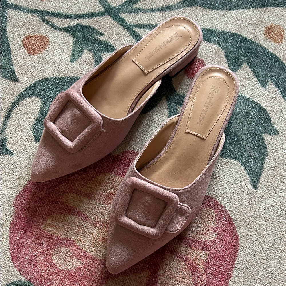 Fericzot Pink Suede Pointed-Toe Buckle Mules